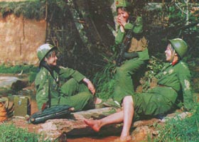 ��Խ��������ս�е�Ů������������ü(1)